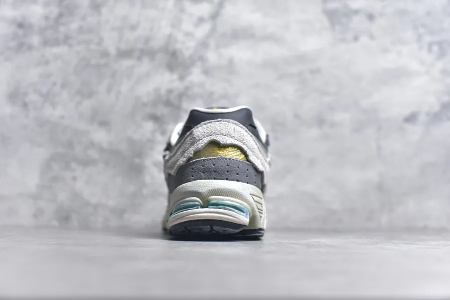 New Balance 2002R Classic Sneaker