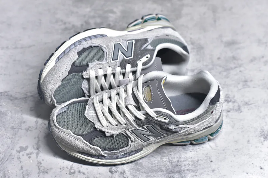 New Balance 2002R Classic Sneaker