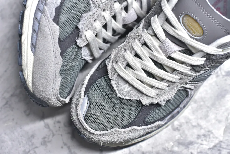 New Balance 2002R Classic Sneaker