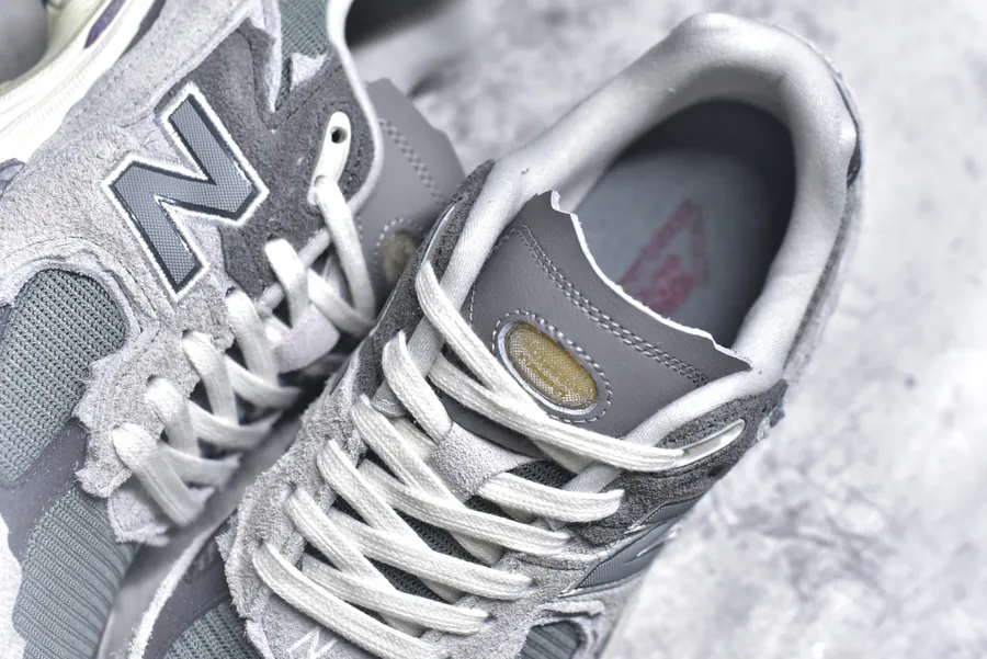 New Balance 2002R Classic Sneaker