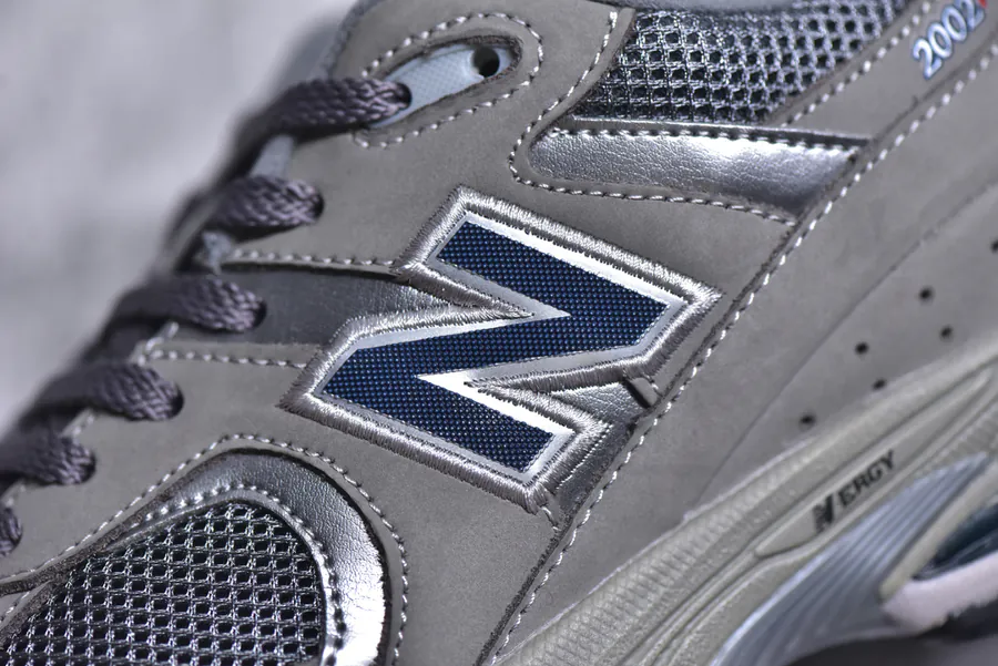 New Balance 2002R Classic Sneaker