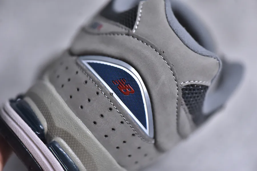 New Balance 2002R Classic Sneaker