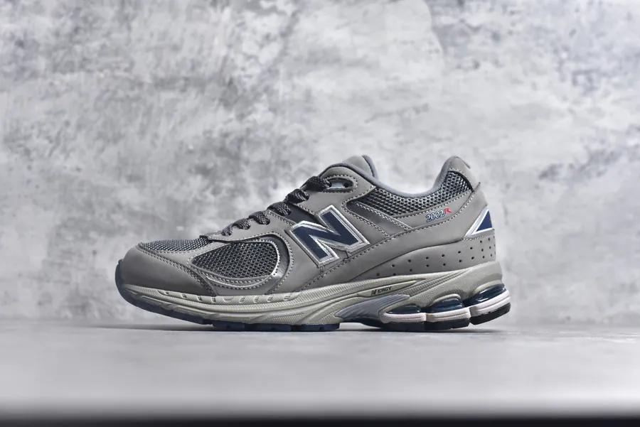 New Balance 2002R Classic Sneaker