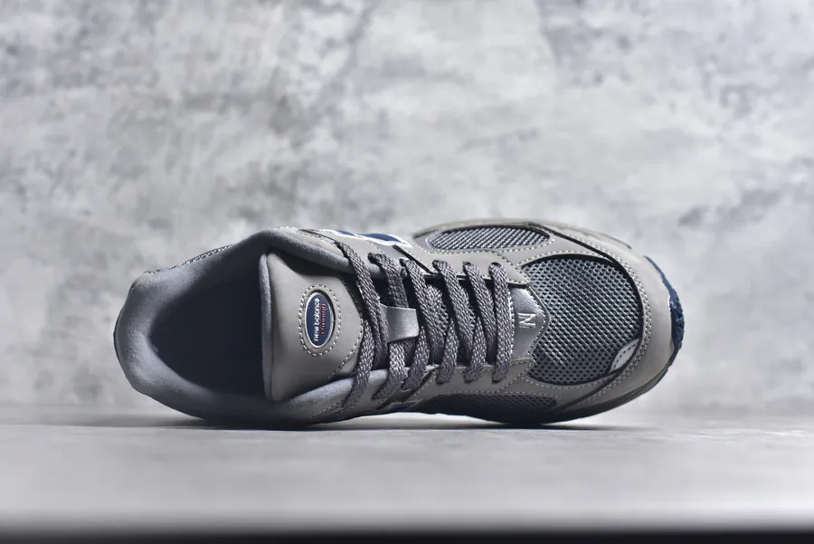 New Balance 2002R Classic Sneaker