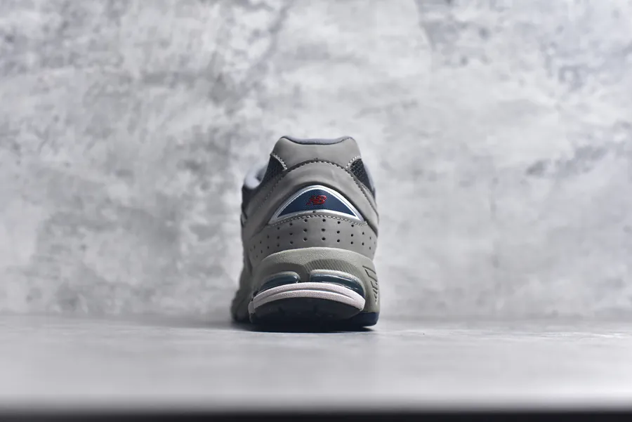 New Balance 2002R Classic Sneaker