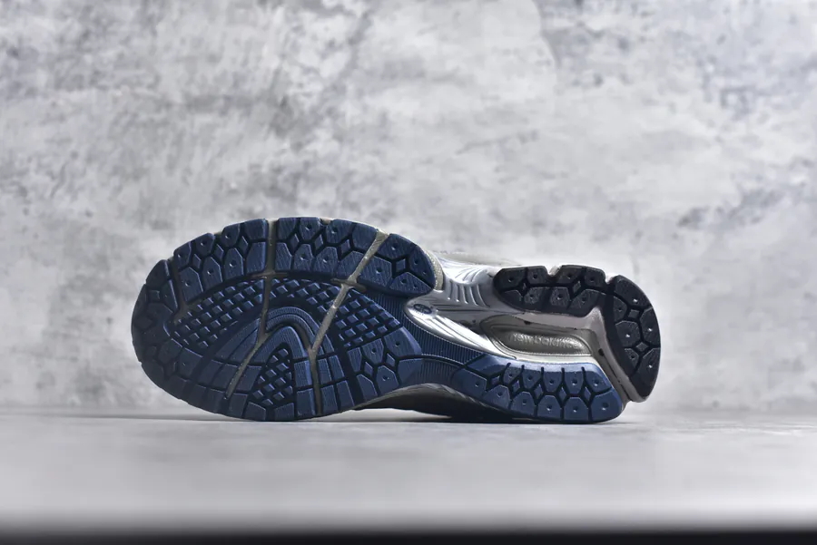 New Balance 2002R Classic Sneaker