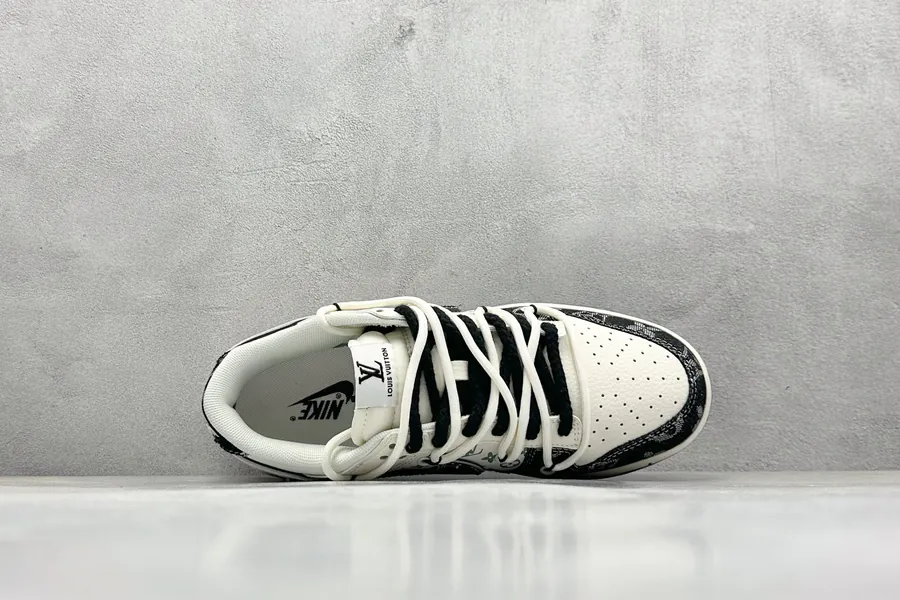 Nike SB Dunk Low LV Collaboration Low Top Sneakers