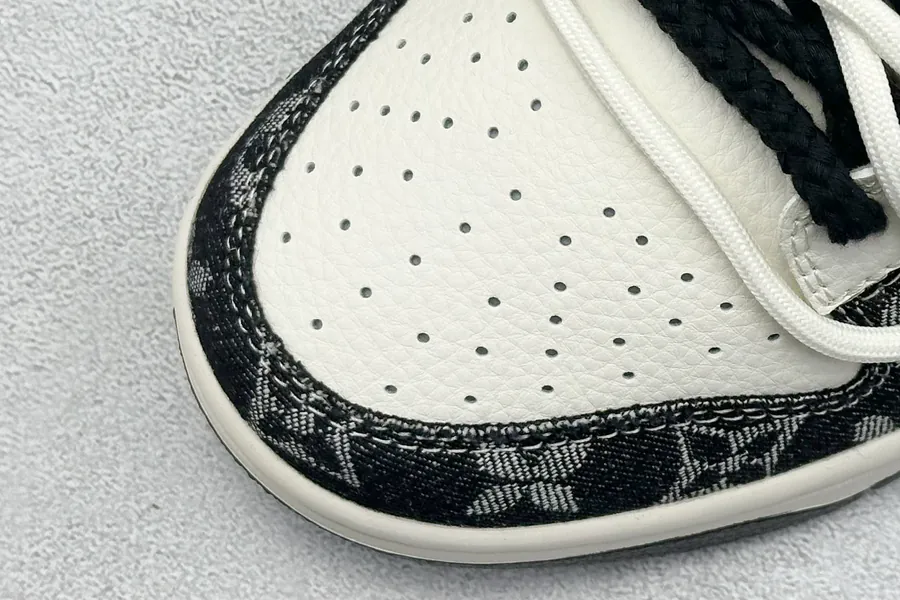 Nike SB Dunk Low LV Collaboration Low Top Sneakers