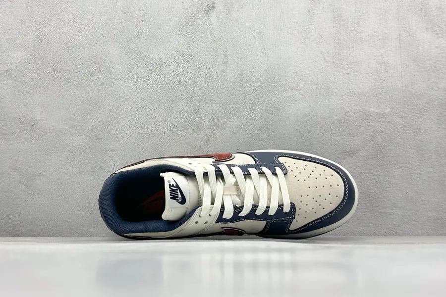 Nike SB Dunk Low x The North Face Mini Hook