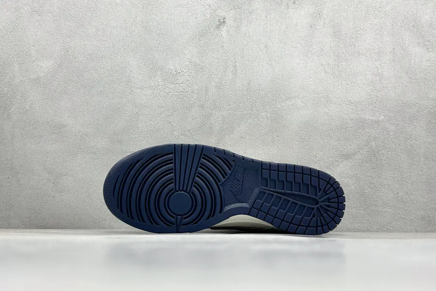 Nike SB Dunk Low x The North Face Mini Hook