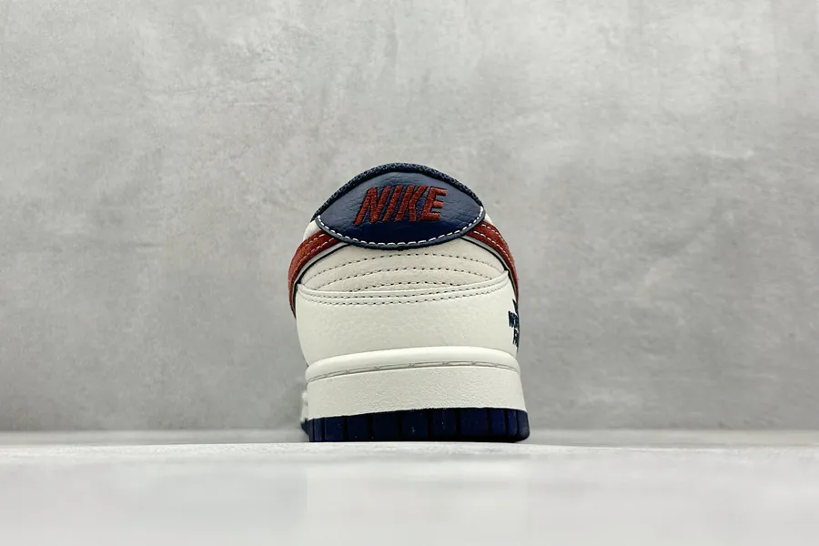 Nike SB Dunk Low x The North Face Mini Hook