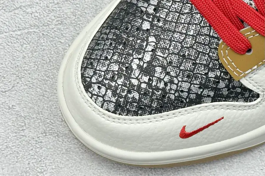 Nike SB Dunk Low Snake Year Limited Edition