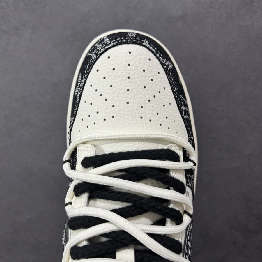 Nike SB Dunk Low LV Collaboration Low Sneakers