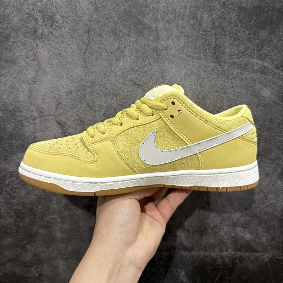 NIKE SB Dunk Low Pro ISO in University Blue