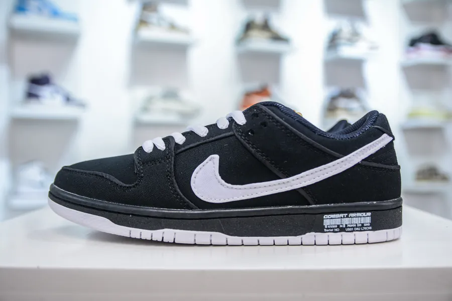NIKE SB Dunk Low Exclusive Edition
