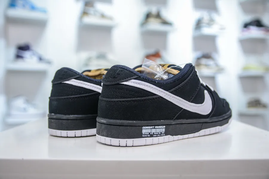 NIKE SB Dunk Low Exclusive Edition