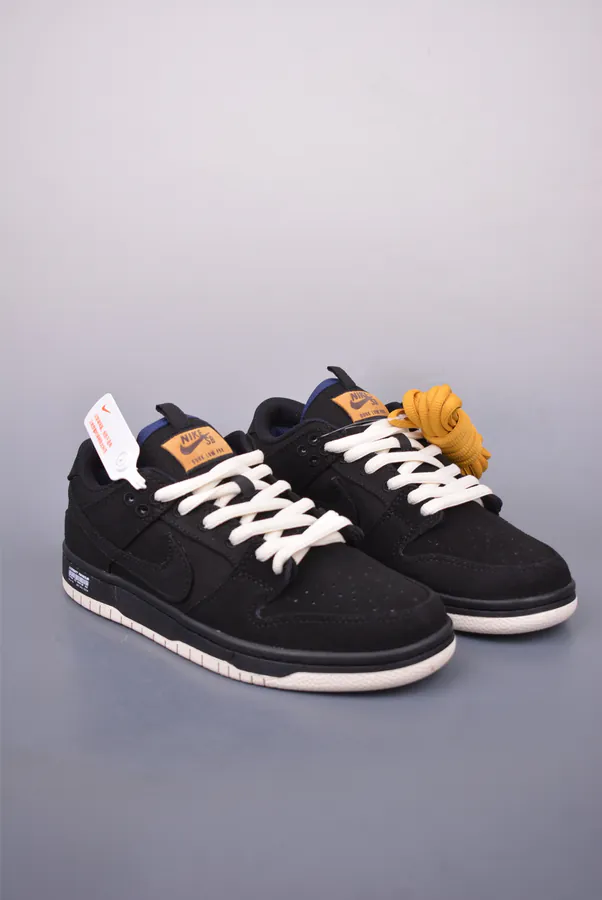 Nike SB Dunk Low Exclusive Original