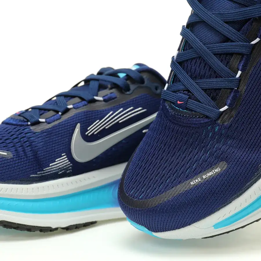 Nike Vomero 18 Lightweight Running Shoes with ZoomX and ReactX Cushioning