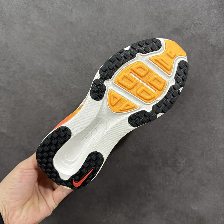 Nike Air Zoom Vomero 18 Premium Running Shoes