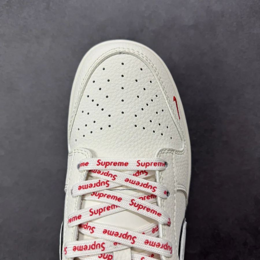 Nike SB Dunk Low Supreme Custom Edition Low Top Sneakers
