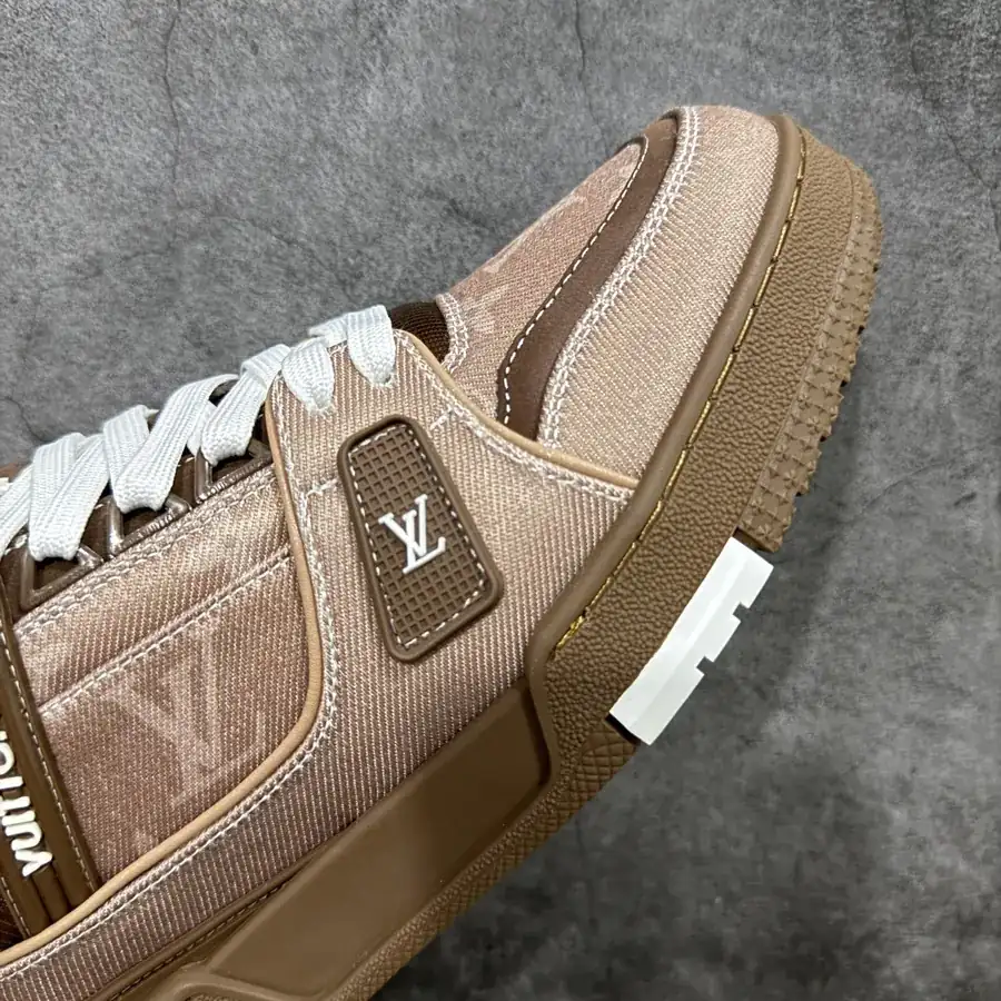 LV Trainer Brown Print