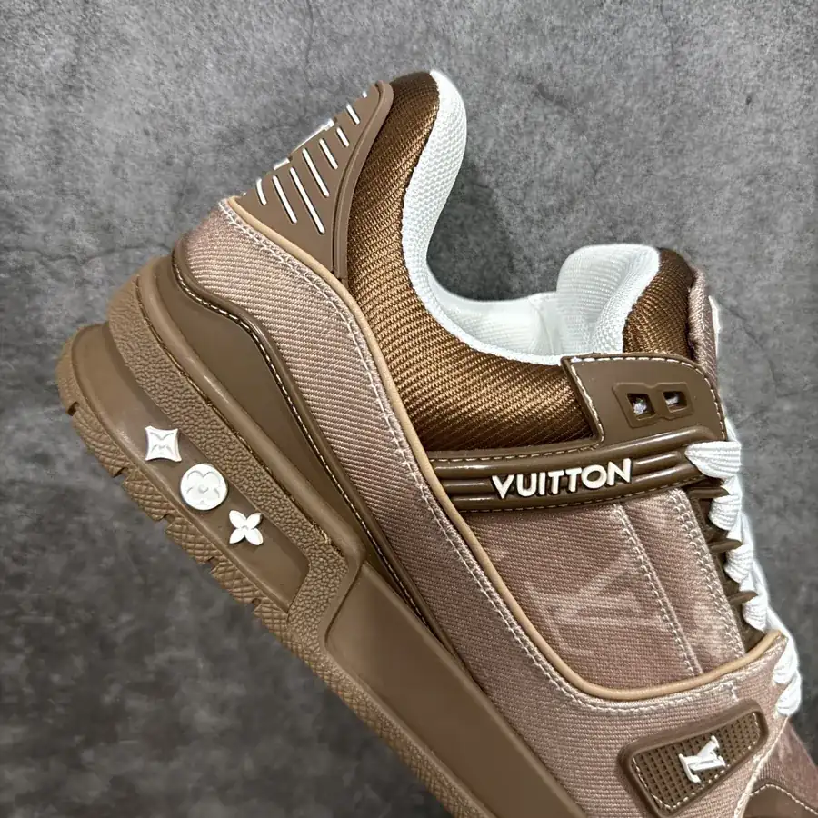 LV Trainer Brown Print