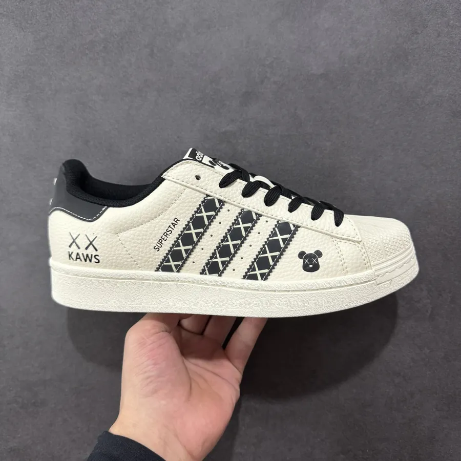 AD Originals Gazelle Indoor KAWS Collaboration Retro Sport Sneakers