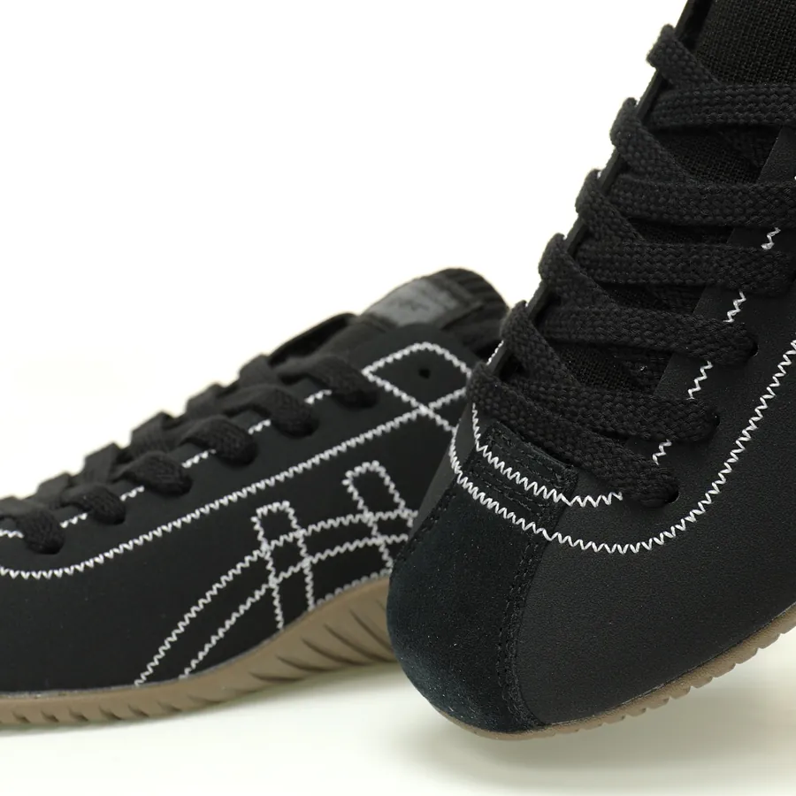 Onitsuka Tiger Sclaw Low Classic Retro Sneaker with Minimalist Design