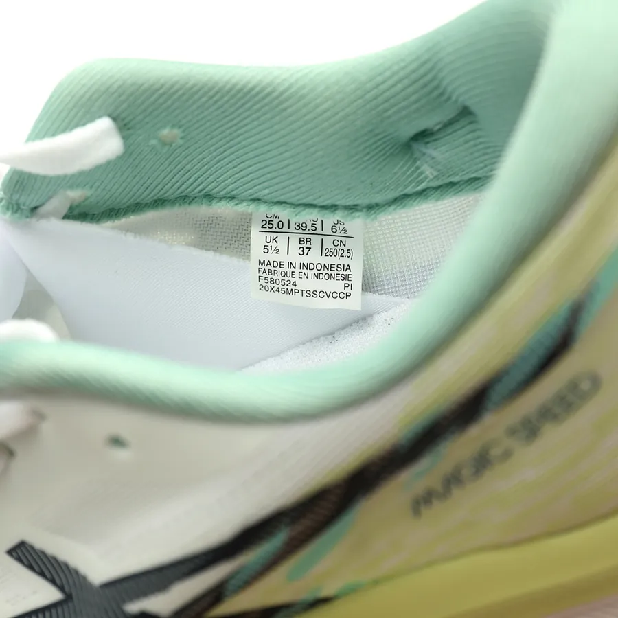 Asics Magic Speed 4 Low Sneaker with Carbon Plate