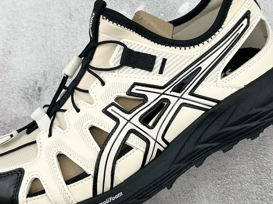 Asics Gel Sonoma SE in Beige