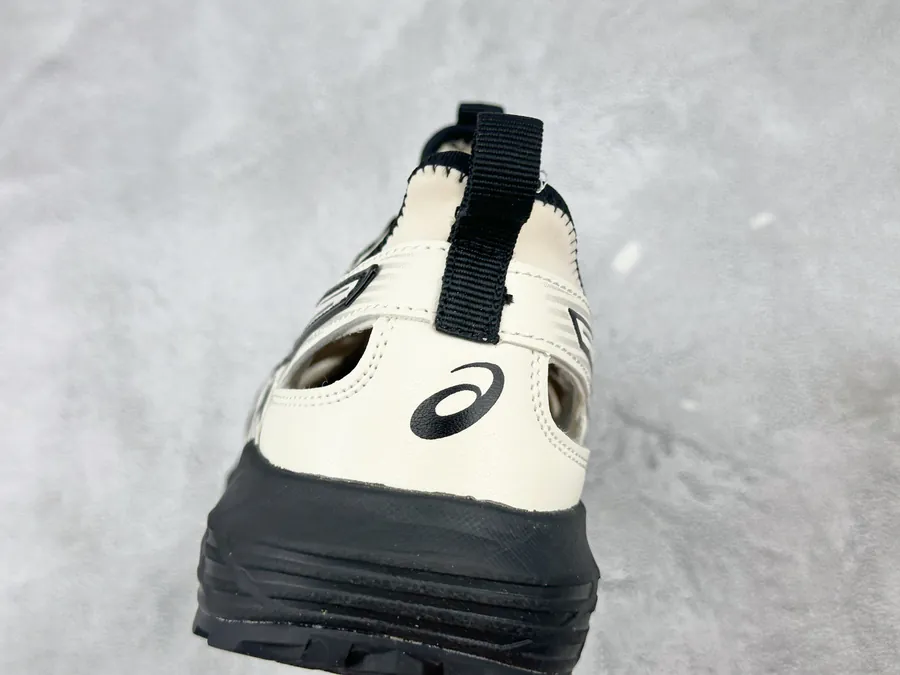 Asics Gel Sonoma SE in Beige