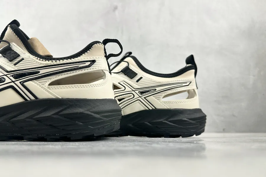 Asics Gel Sonoma SE in Beige