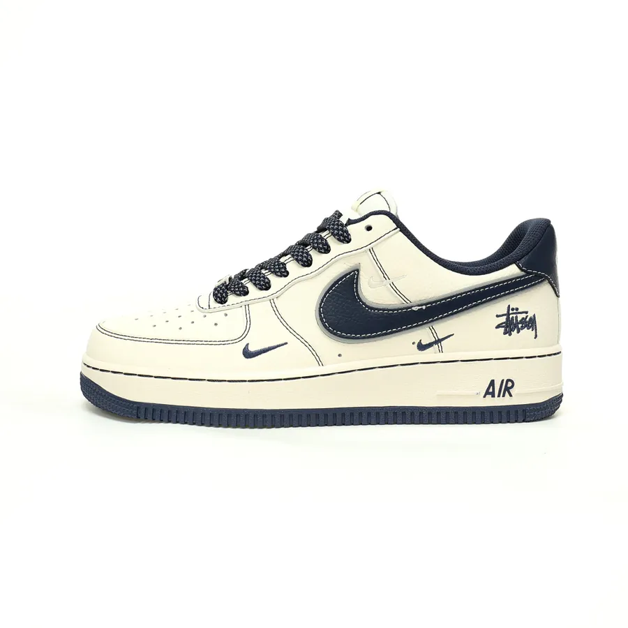 X Air Force 1'07 Low Classic Low Sneaker