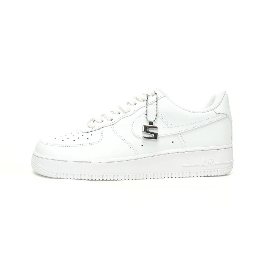 AF1 07 Low in WhiteWhite Classic Sneaker