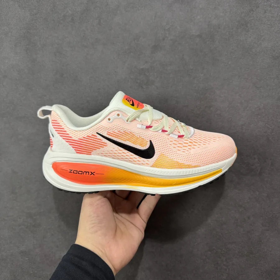Nike Air Zoom Vomero 18 Premium Running Shoes