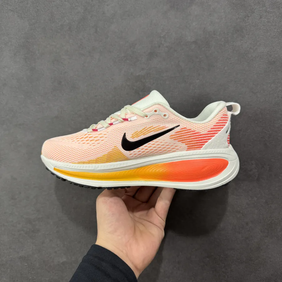 Nike Air Zoom Vomero 18 Premium Running Shoes