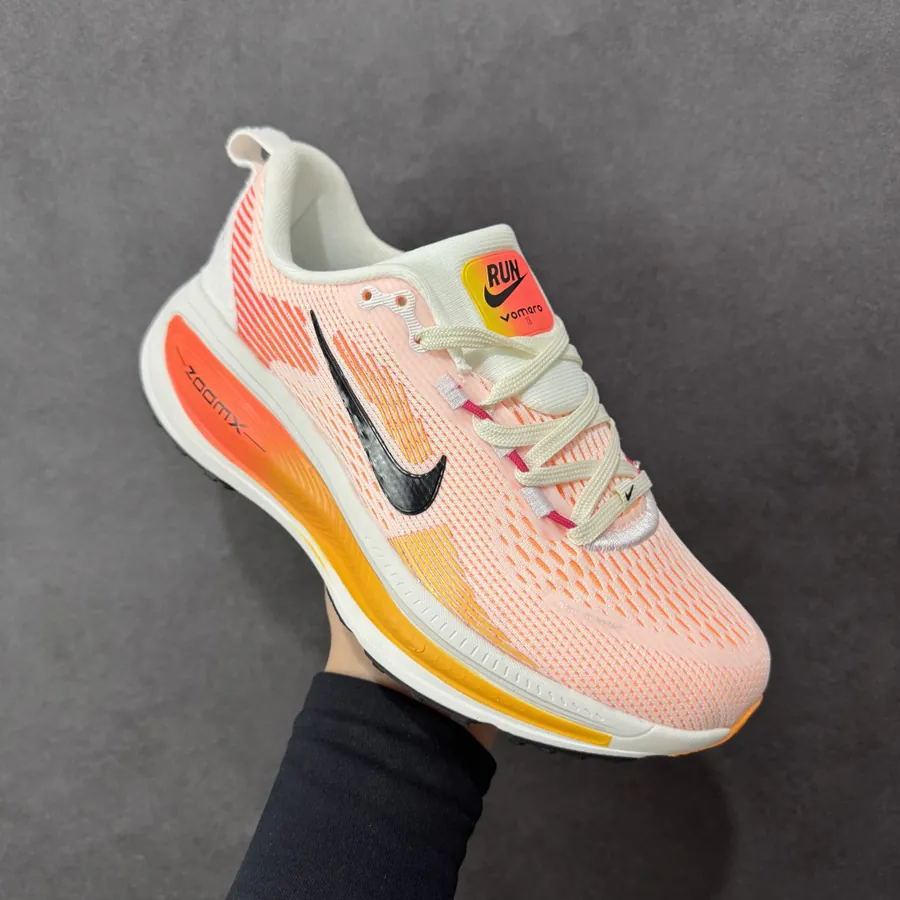 Nike Air Zoom Vomero 18 Premium Running Shoes
