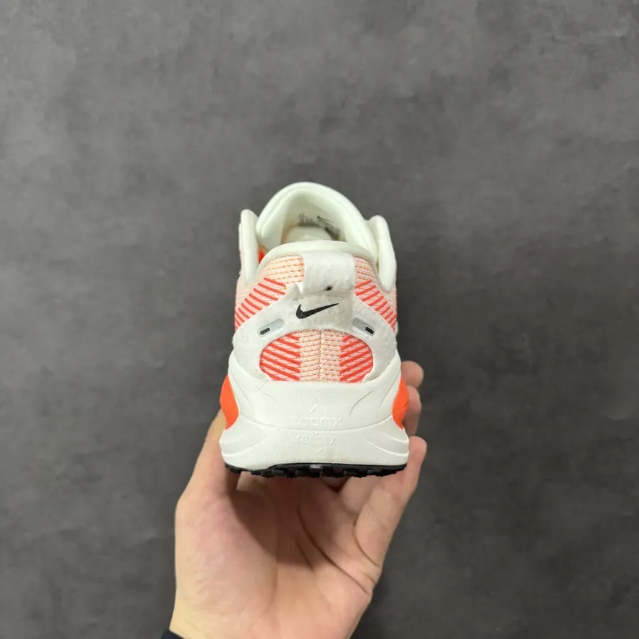 Nike Air Zoom Vomero 18 Premium Running Shoes