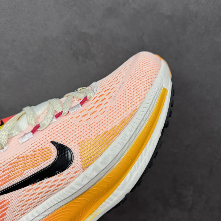 Nike Air Zoom Vomero 18 Premium Running Shoes