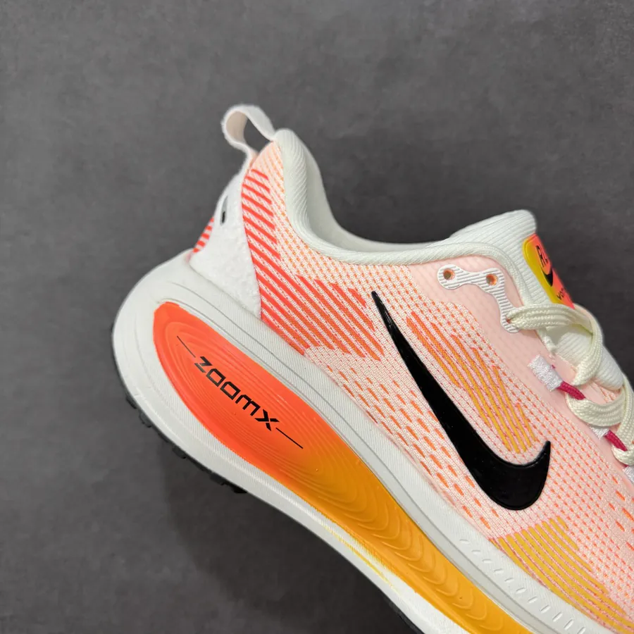 Nike Air Zoom Vomero 18 Premium Running Shoes