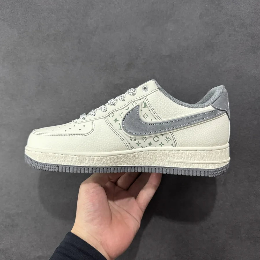 NK Air Force 107 Low Low Top Sneaker