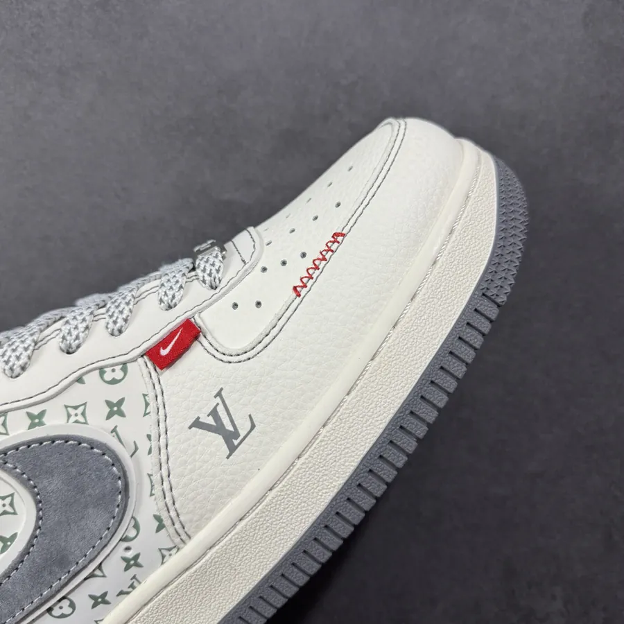 NK Air Force 107 Low Low Top Sneaker