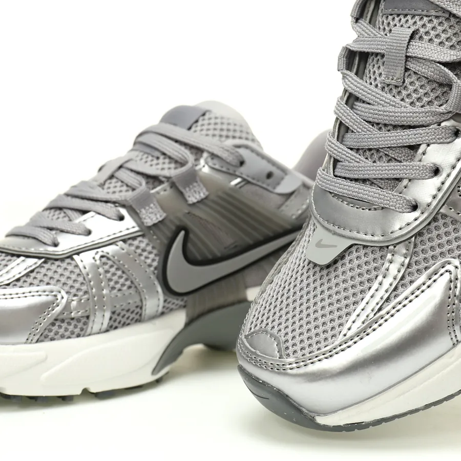 Nike Wmns V2K Runtekk Low Cement Grey