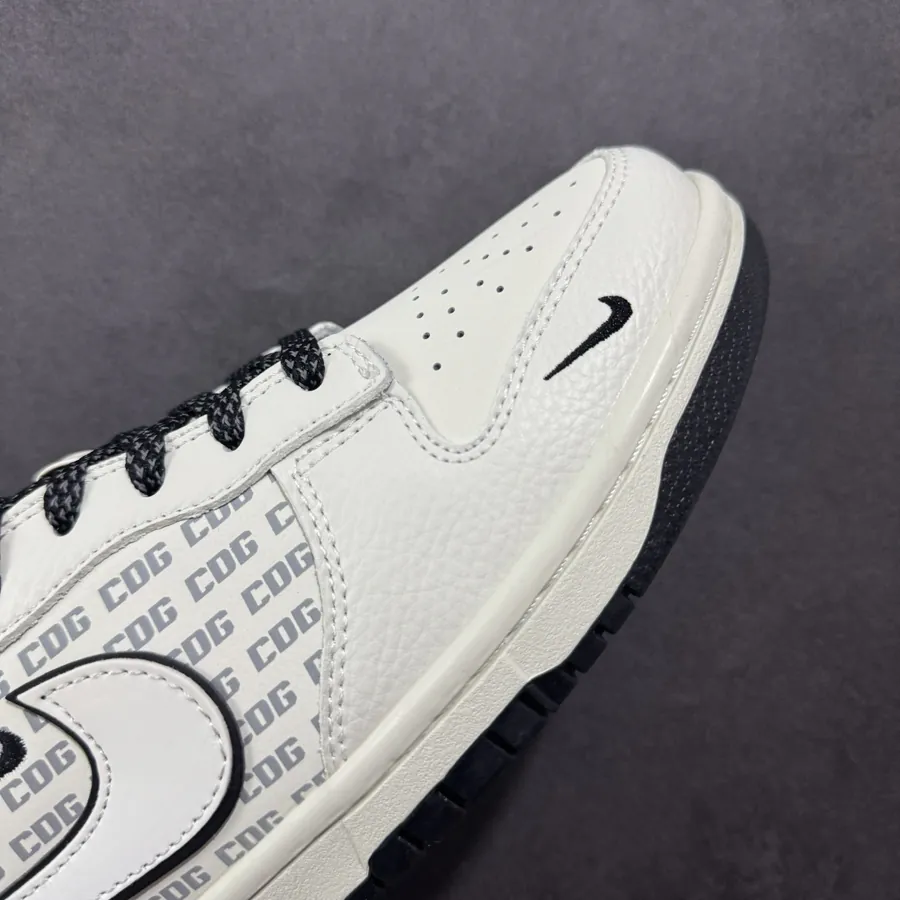Nike SB Dunk Low x North Face Customized Low Top Sneaker