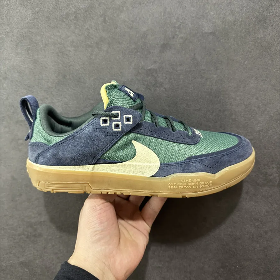 Nike SB Day One Premium Skateboarding Sneakers