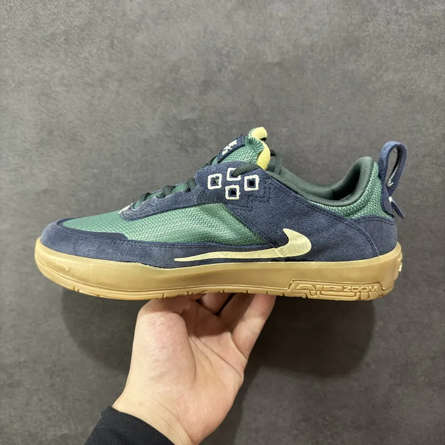 Nike SB Day One Premium Skateboarding Sneakers