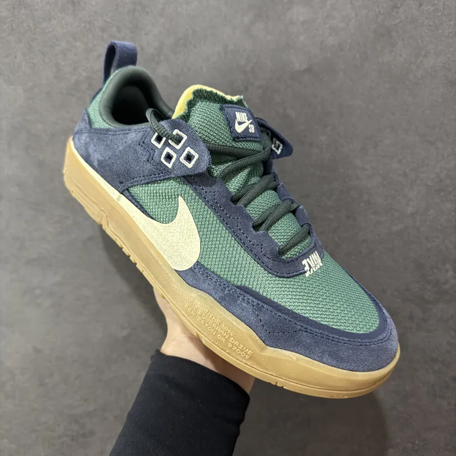 Nike SB Day One Premium Skateboarding Sneakers