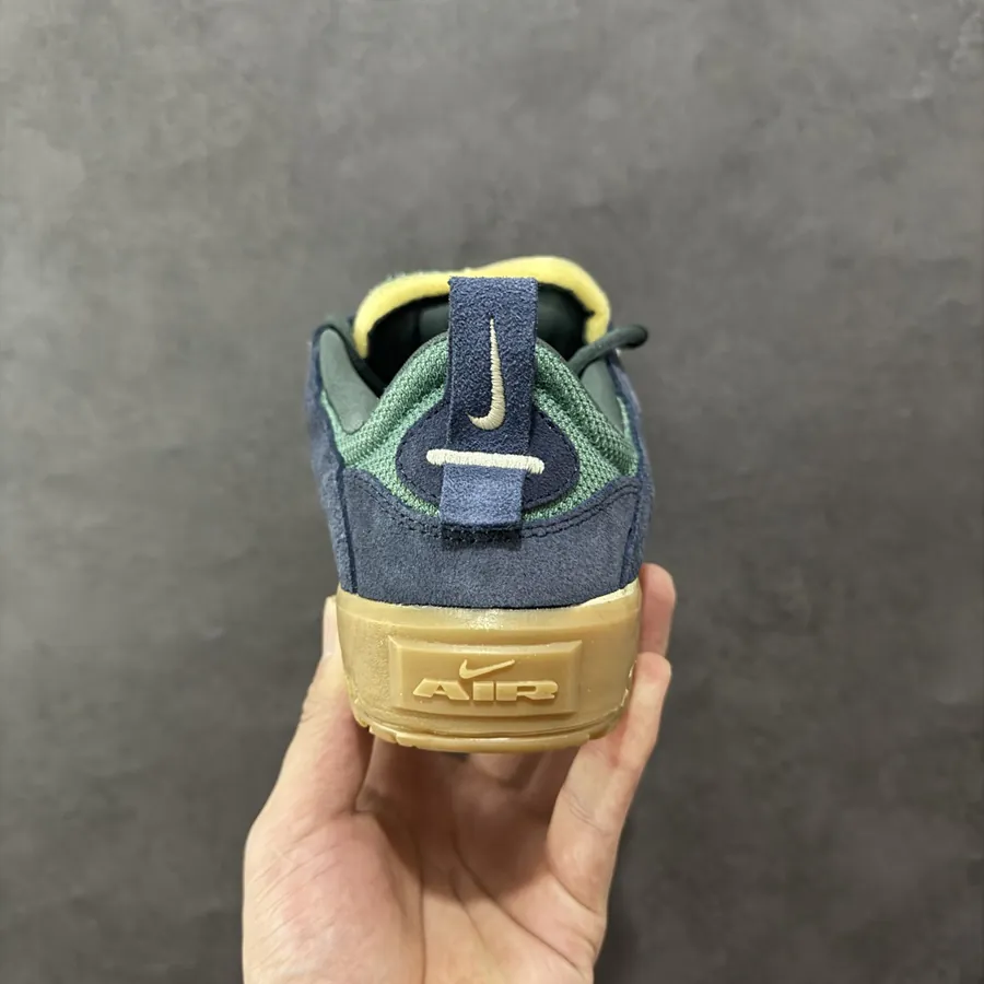 Nike SB Day One Premium Skateboarding Sneakers