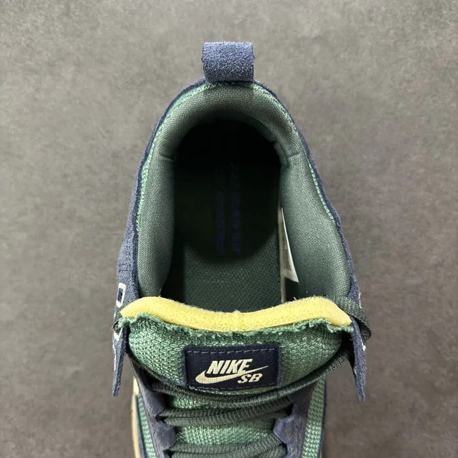 Nike SB Day One Premium Skateboarding Sneakers