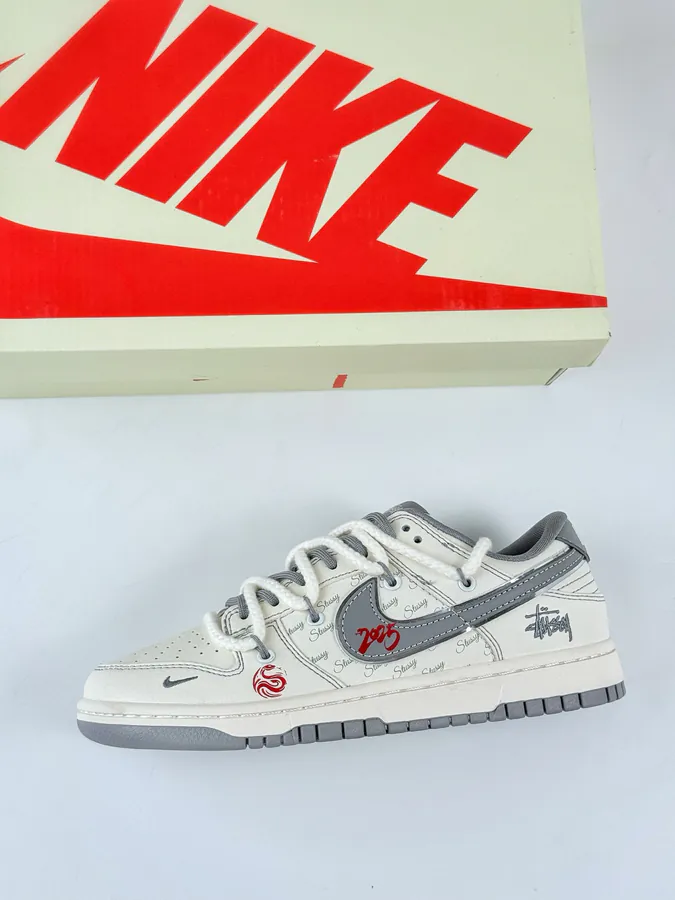 Nike SB Dunk Low x Stussy White Grey Hook Strap